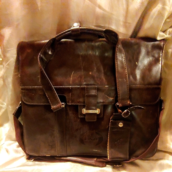 Handbags - Picture 11 of 12